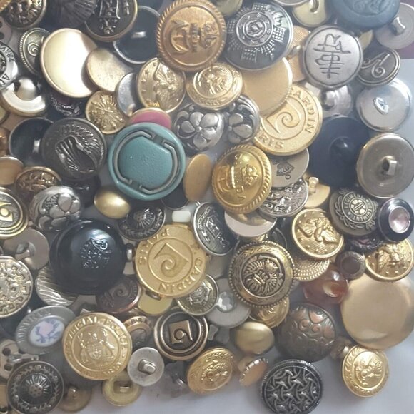 Buttons Crafts Clothing Repairs As Is Large Lot of Various Types Metal Plastic - Picture 2 of 11